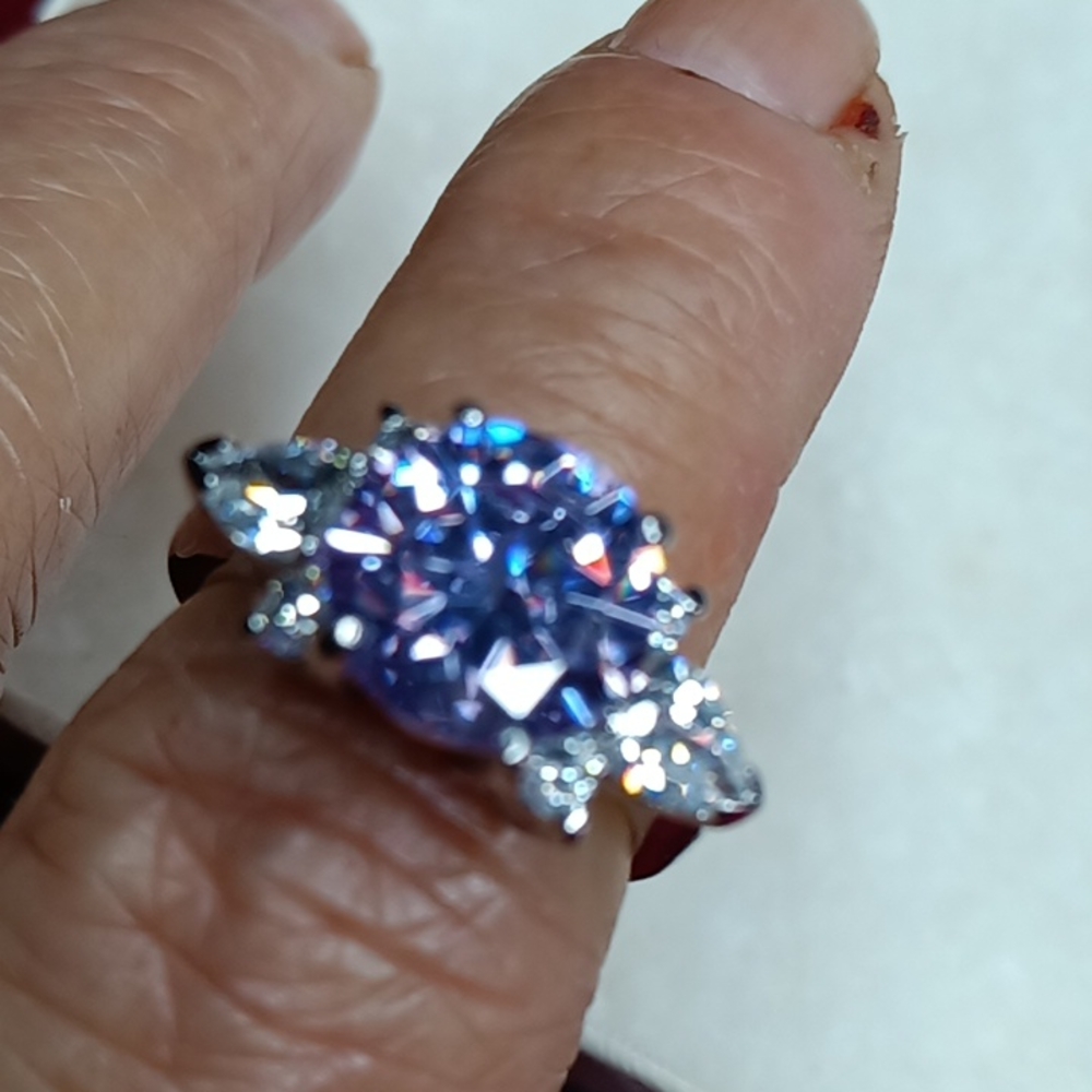Amethyst and synthetic diamond ring 💍 7